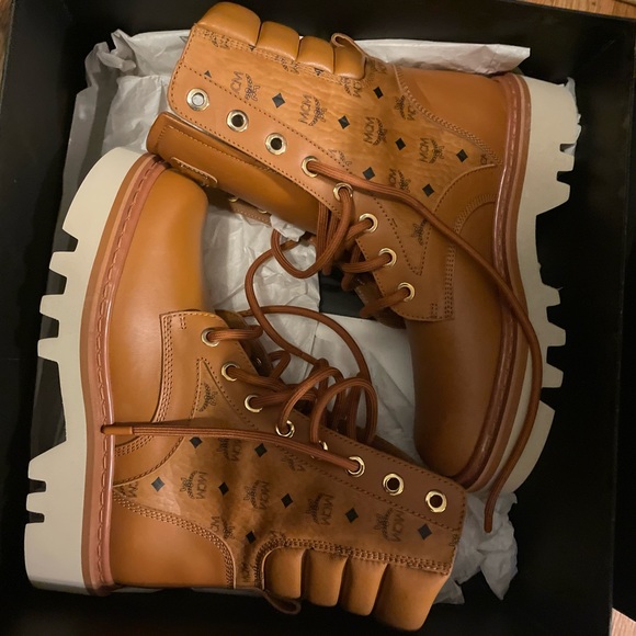 Brand new pair of MCM never worn😊